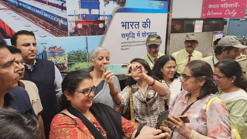 Union Finance Minister Nirmala Sitharaman traveled to Laxmi Nagar in Delhi Metro today