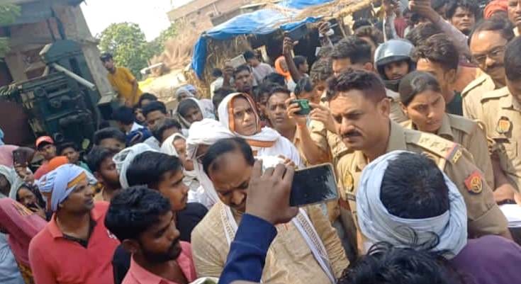 Mother died after delivery and baby serious in azamgarh angry people ruckus
