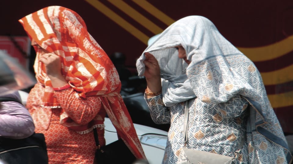Uttarakhand Weather Update Dehradun Temperature crosses 43 degrees for third time in season , hot winds scorch