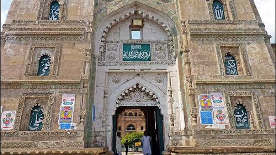 Jaunpur: Atala Masjid claimed as Atala Mata Temple, case reached court