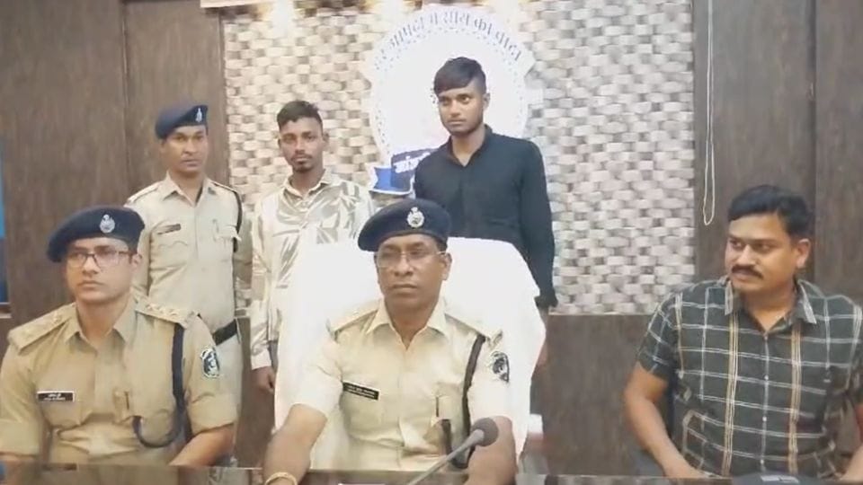 Police arrested two accused of looting in Janjgir Champa