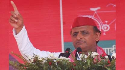 Samajwadi Party leaders meeting in Lucknow.