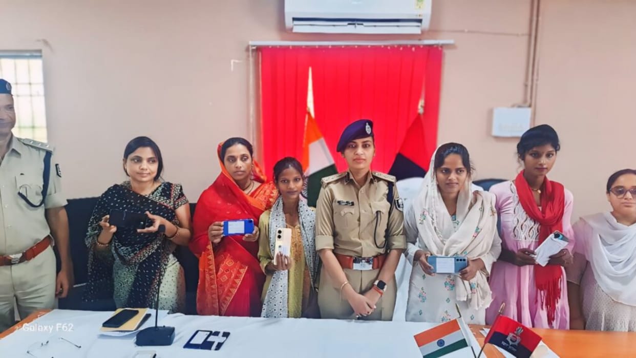 Bihar: Aurangabad Police's Operation Muskaan brought happiness on 34 faces after they found their lost mobiles