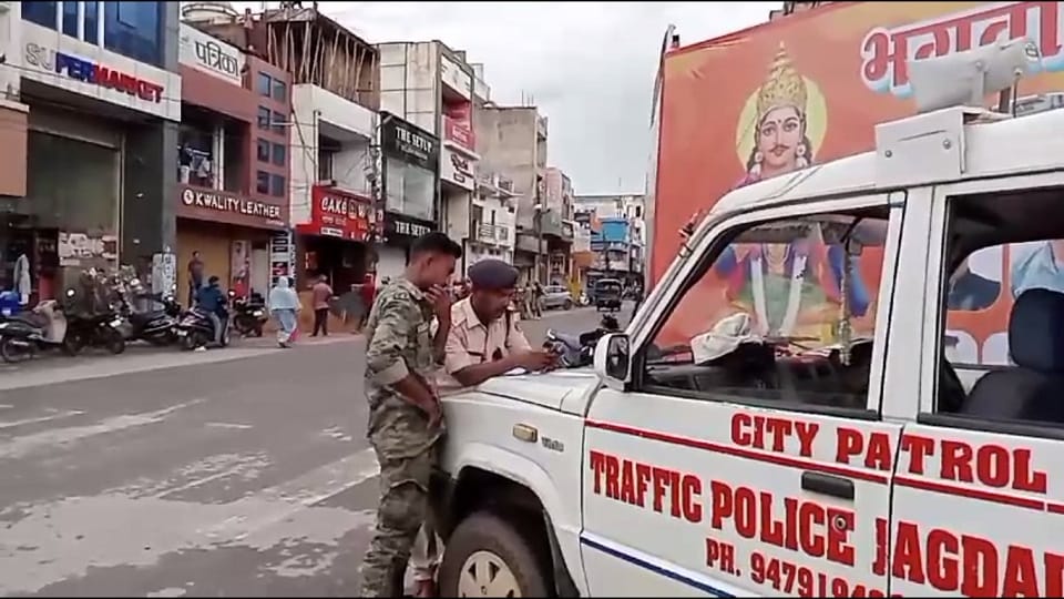 Instructions to take action against policemen riding bike without helmet in Jagdalpur