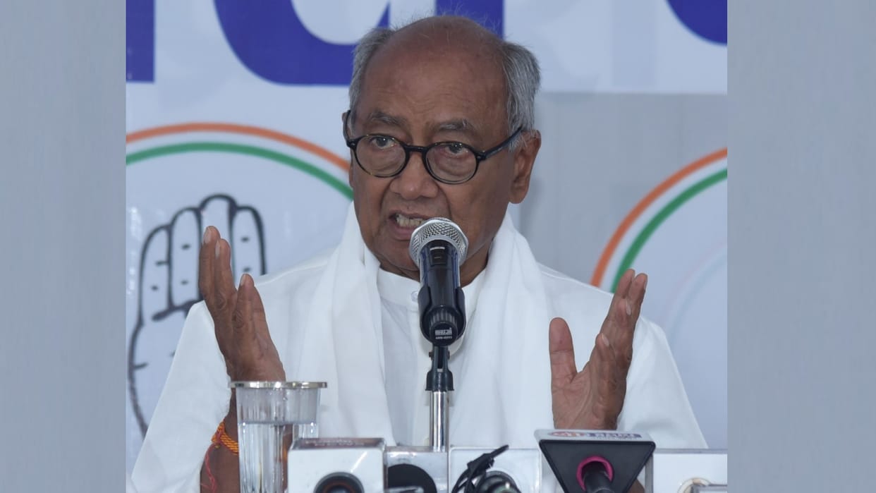 Katni: Digvijay Singh's tweet on online betting, says leaders of Katni and Datia have Dubai connection