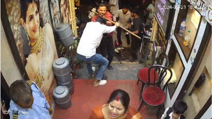 Unidentified people entered the shop of a bullion trader in Hindi market of Gorakhpur, beat him up,video viral