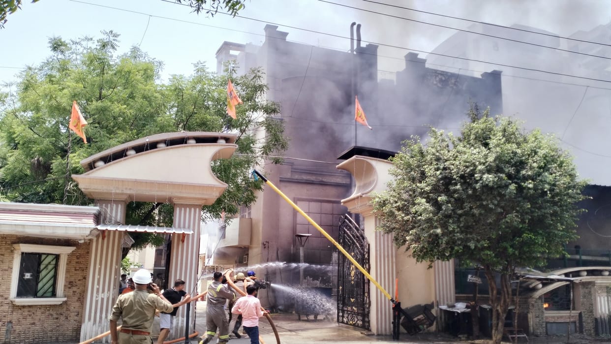 Ghaziabad Fire news Fire broke out in a society in Indirapuram Fire spread to many flats