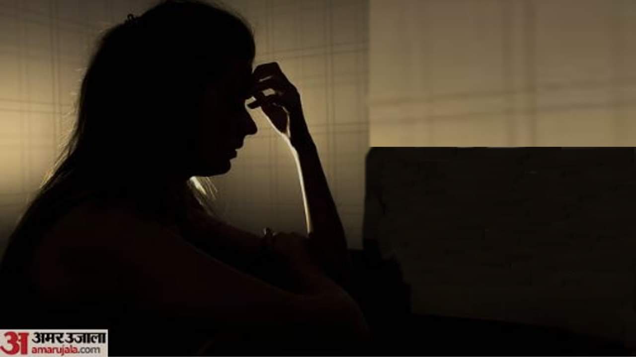 Noida News People used to buy digital tokens and do chat and watch obscene videos