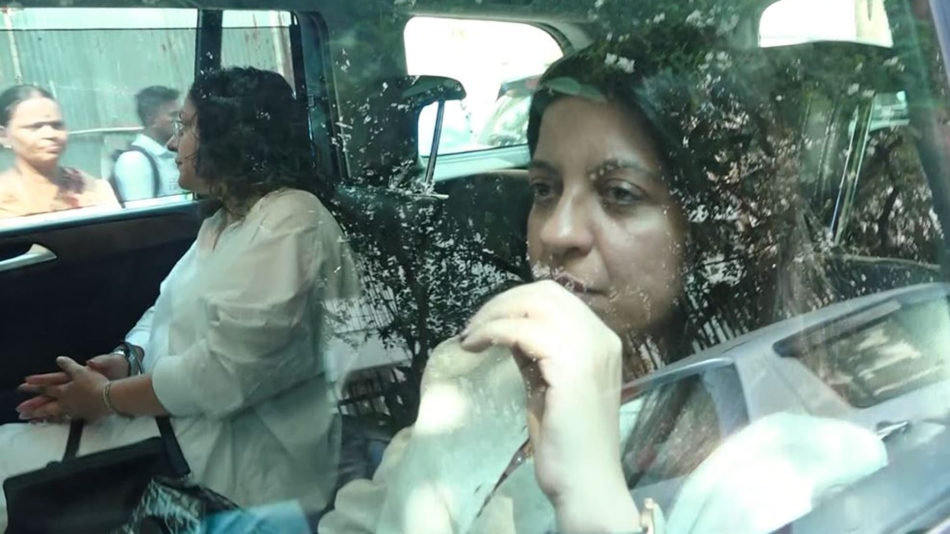 bollywood stars attended the funeral of Ritesh Sidhwani mother and consoled the family