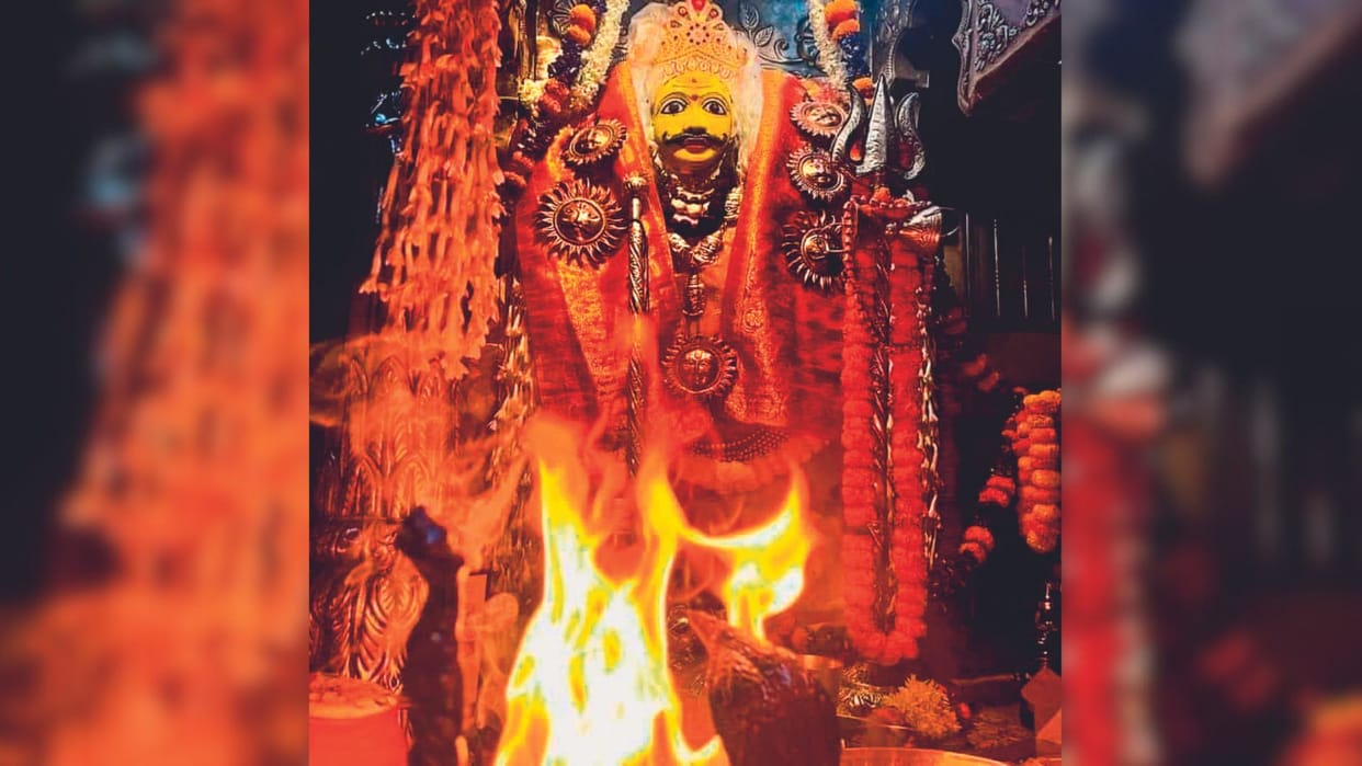 evening aarti being done with delay half hour in varanasi temples for summer