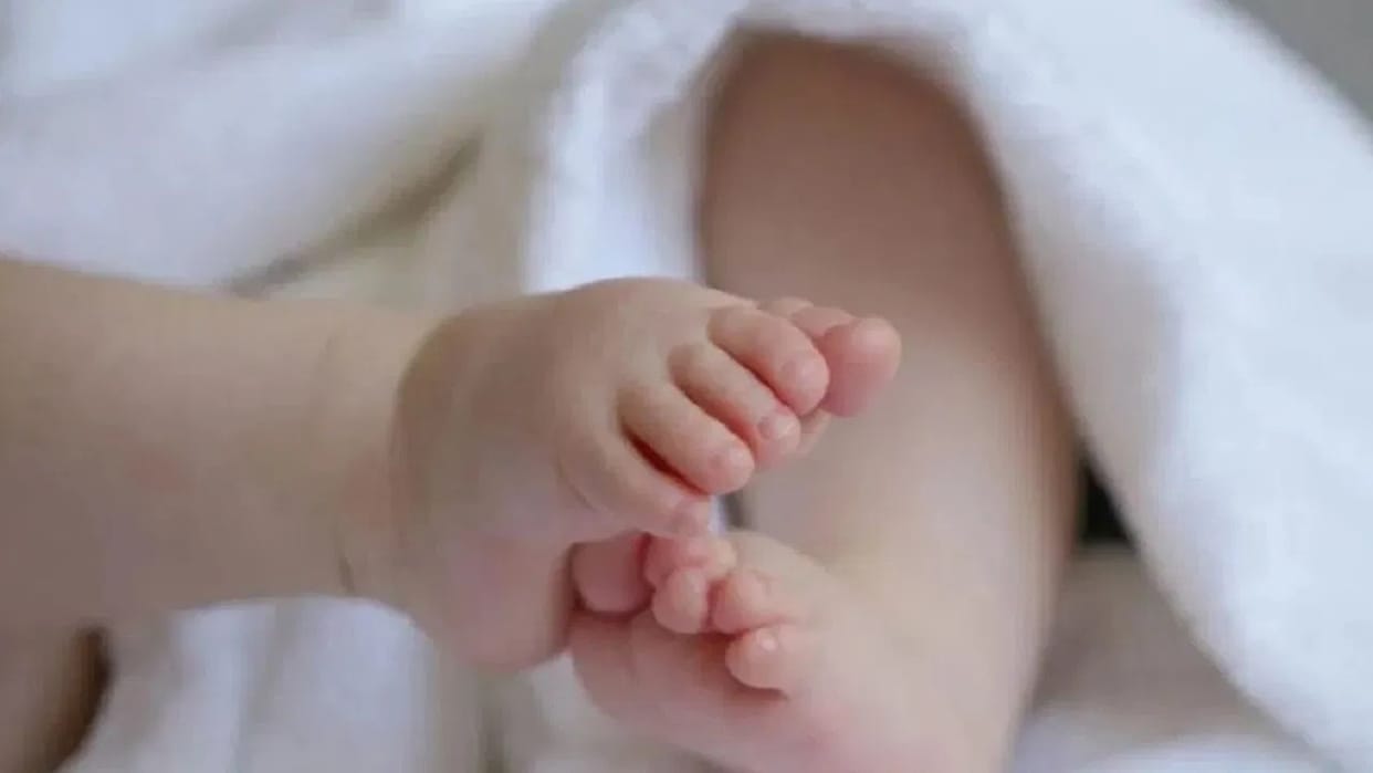 One and a half year old child was given thinner under the pretext of medicine, death, innocent child was havin