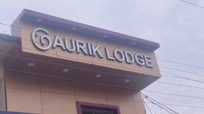 लॉज में महिला से सामूहिक दुष्कर्म