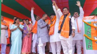 बिहार के मुजफ्फरपुर के औराई विधानसभा क्षेत्र में चुनावी सभा करने पहुंचे असम सीएम सरमा