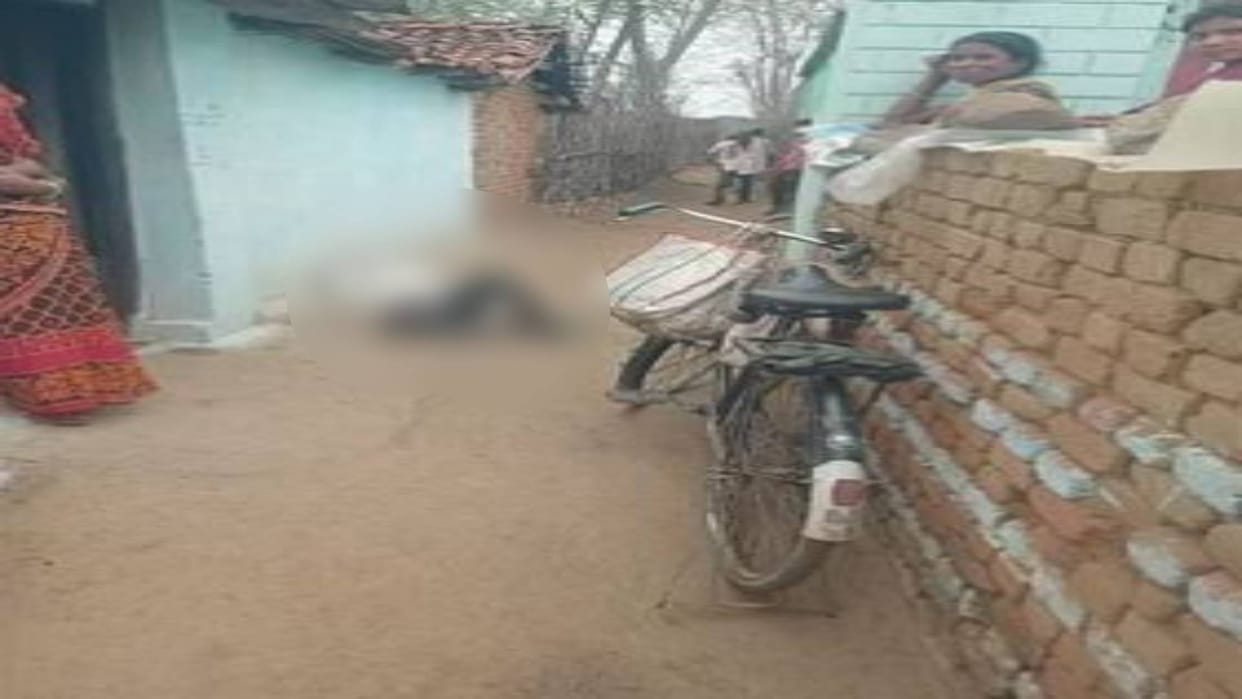 An old man riding a bicycle suddenly dies in the village while selling vegetables