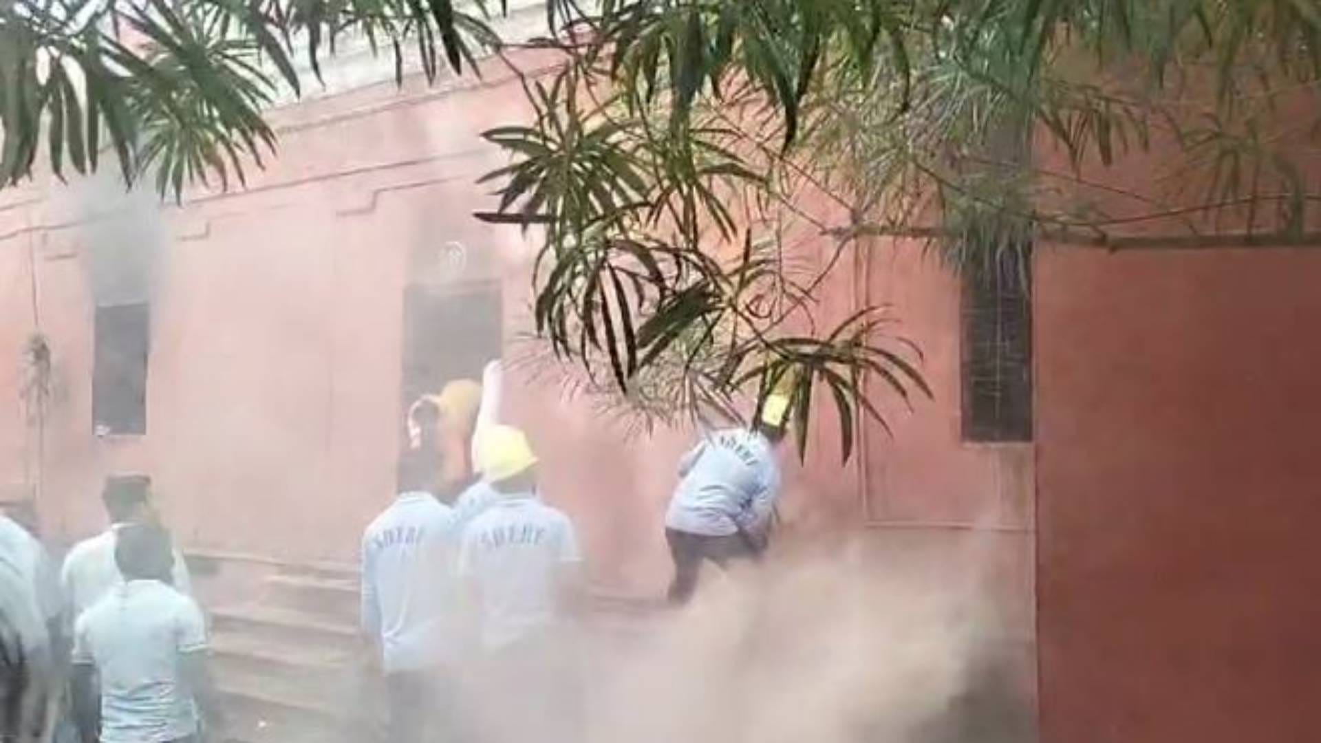 कलेक्ट्रेट परिसर में लगी आग