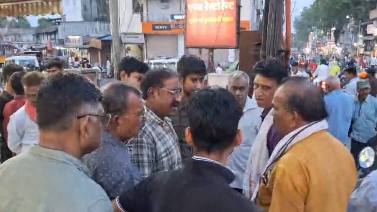 Khandwa businessman told staff who went to remove encroachment of someone close to BJP MP receipt for work