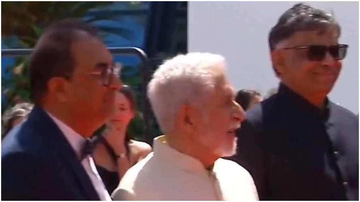 Naseeruddin Shah Ratna Pathak along with Prateik Babbar walked the Cannes red carpet for screening of Manthan