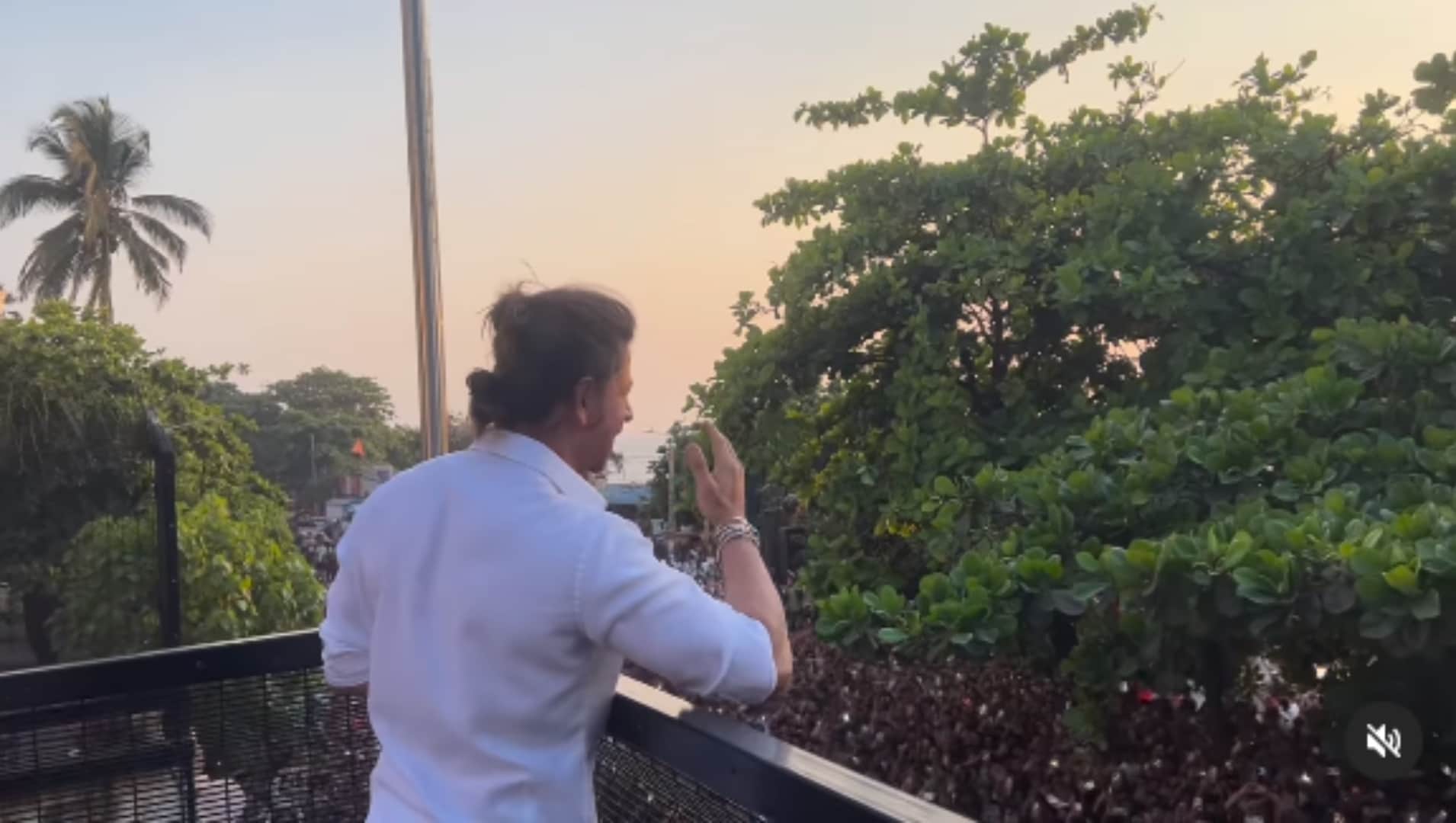 Dunki actor Shah Rukh Khan urges people to cast their votes will be seen in KING with Daughter Suhana Khan