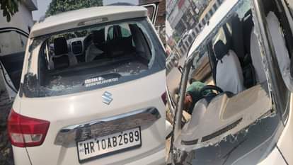 रिटायर्ड इंस्पेक्टर की गाड़ी में तोड़फोड़।