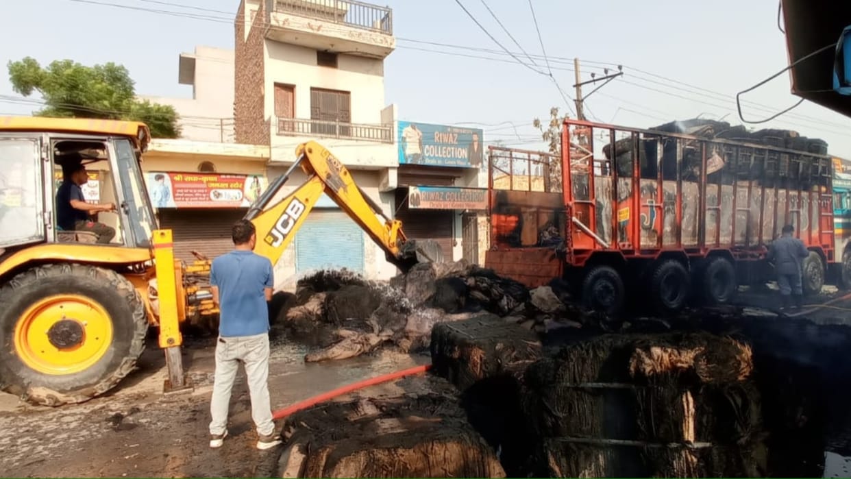 Kurukshetra: Truck caught fire, bags worth lakhs burnt