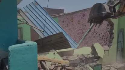 आरोपी के घर चला बुलडोजर