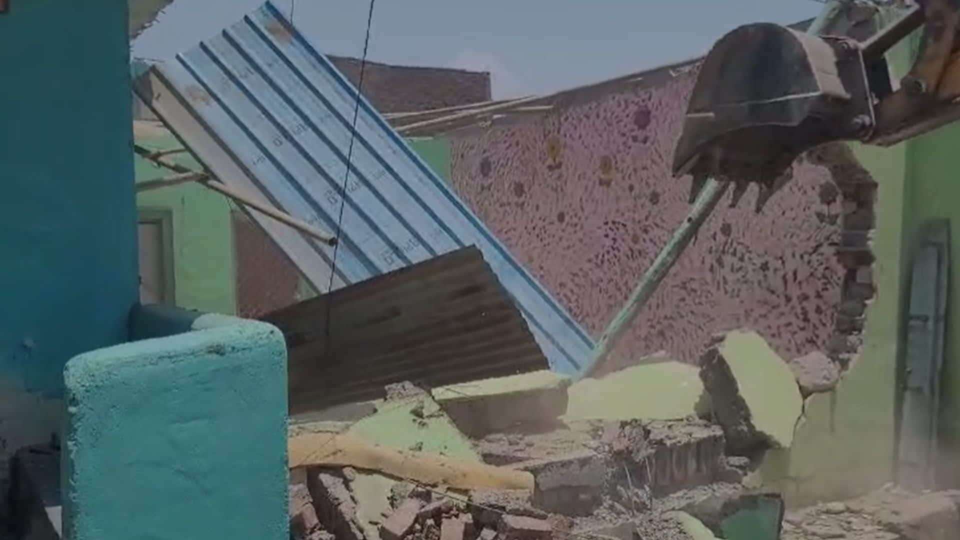 आरोपी के घर चला बुलडोजर