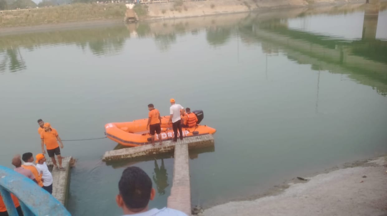 Two people get drowned in a lake and river in Barabanki.