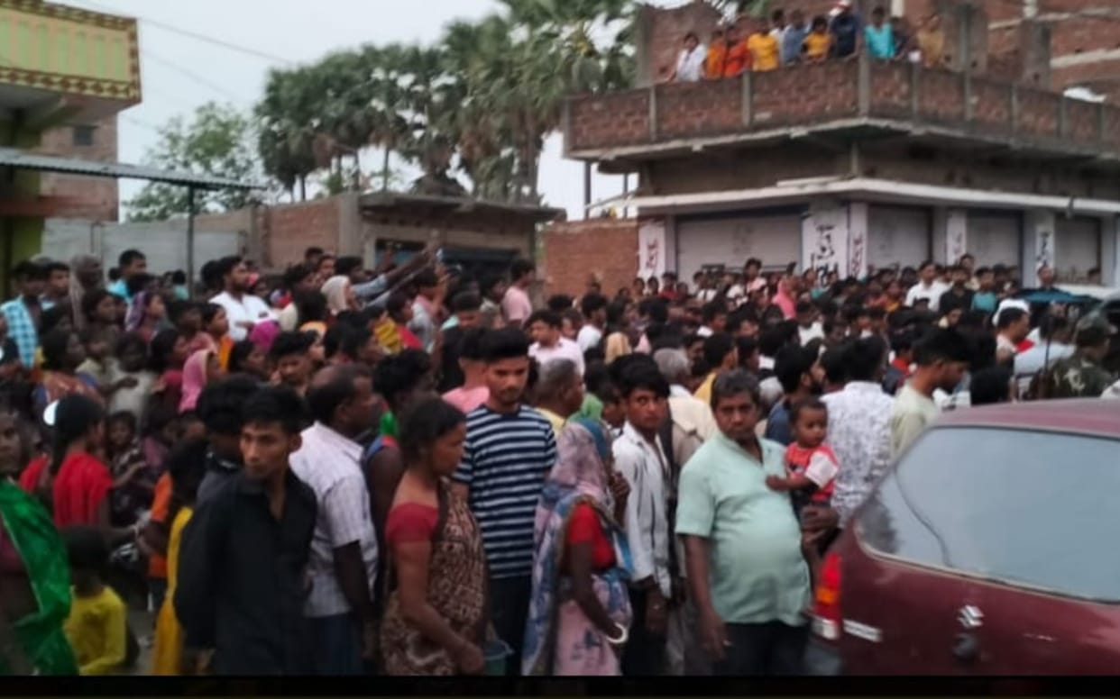 Bihar News : One died after balcony of the cinema hall being repaired in Nawada collapsed bihar police