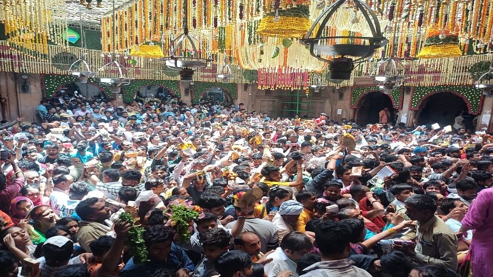 Banke Bihari Temple Will Be Decorated With Yellow Clothes On Nandotsav ...