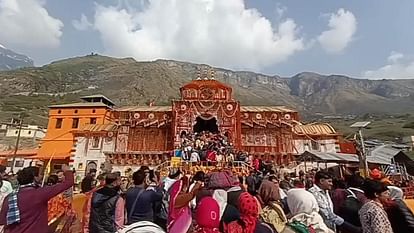 Chardham Yatra 2024 For the first time 28 thousand devotees arrived in a day in Badrinath Dham