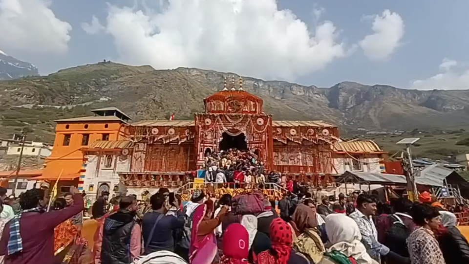 Chardham Yatra 2024 For the first time 28 thousand devotees arrived in a day in Badrinath Dham