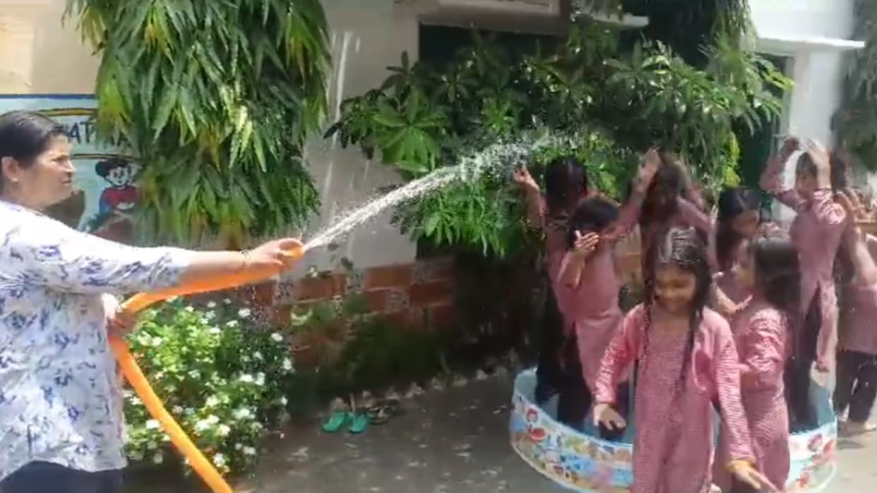 Bijnor: Students of council schools danced vigorously in yoga and rain dance in the summer camp