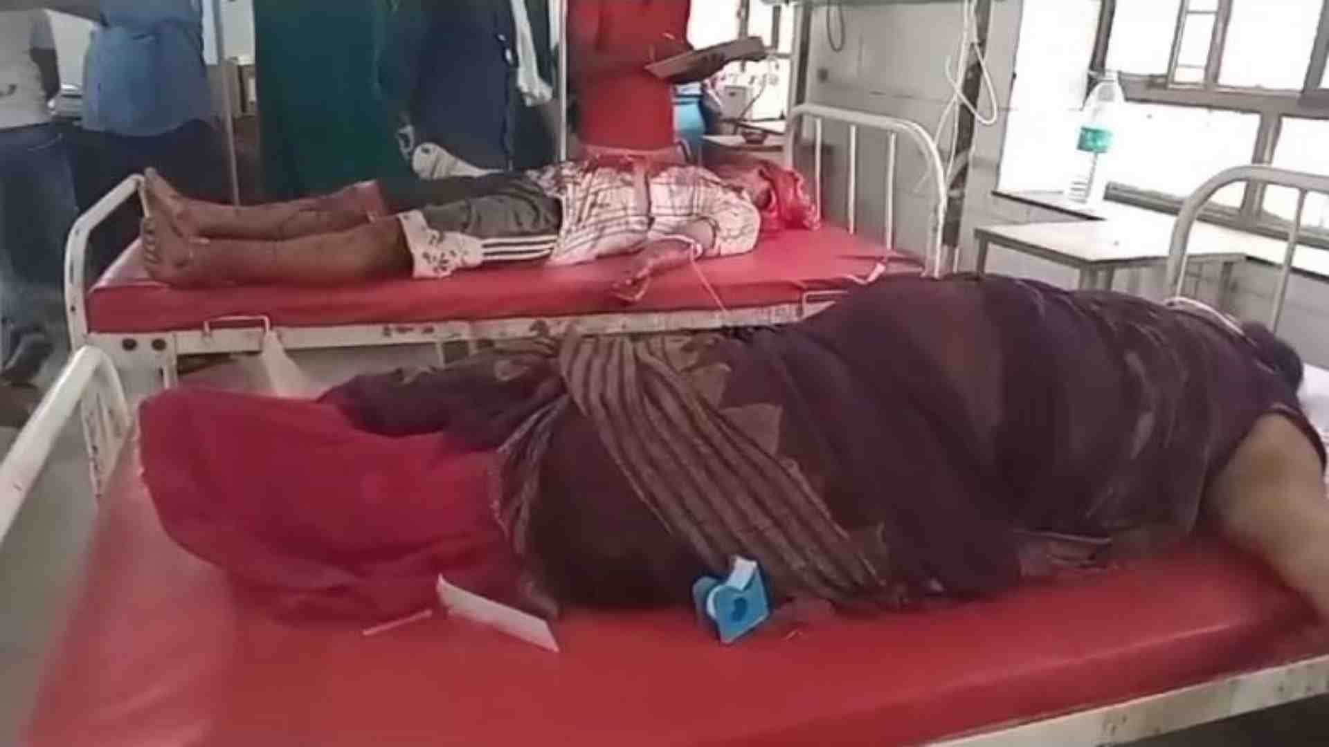 घायलों का अस्पताल में चल रहा इलाज।