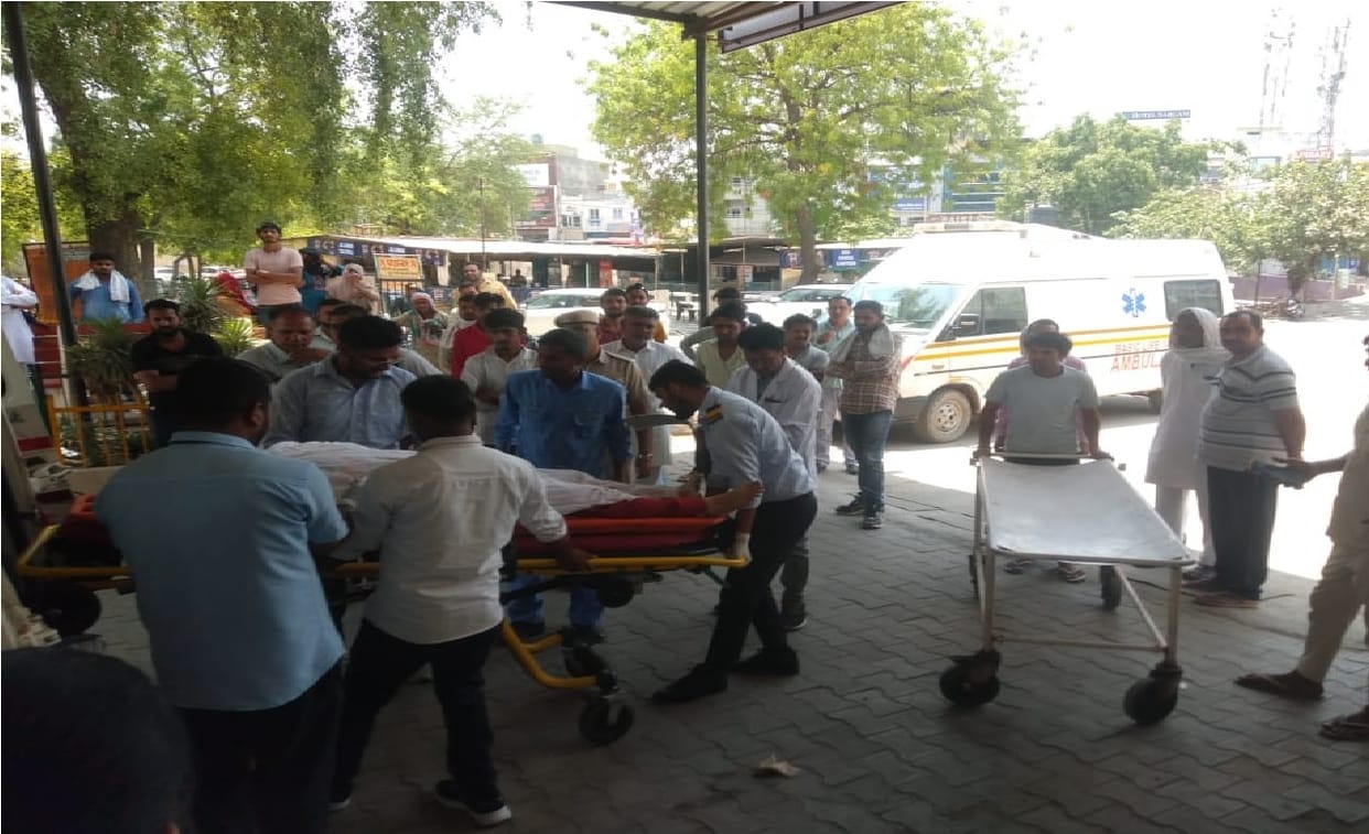 Couple dies in road accident at Chautha Mill on Sirsa Road in Hisar, son and daughter injured; two cars collid