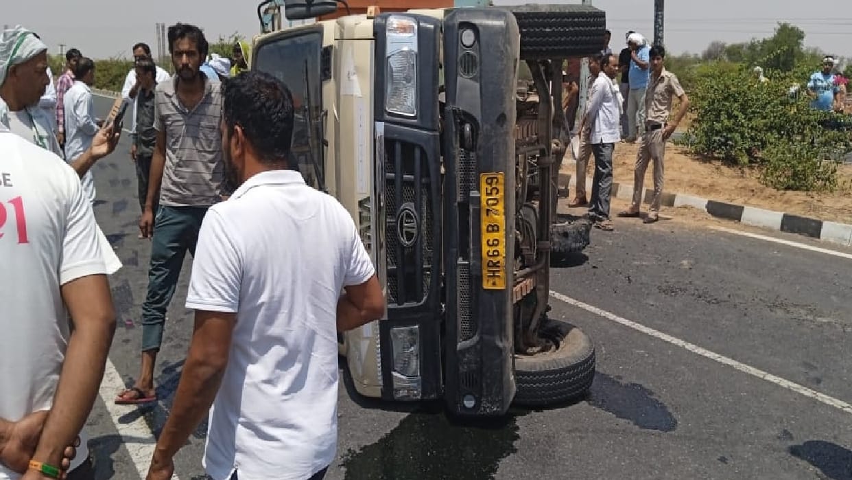 tyre of Tata 407 vehicle burst In Narnaul, out of control and overturned