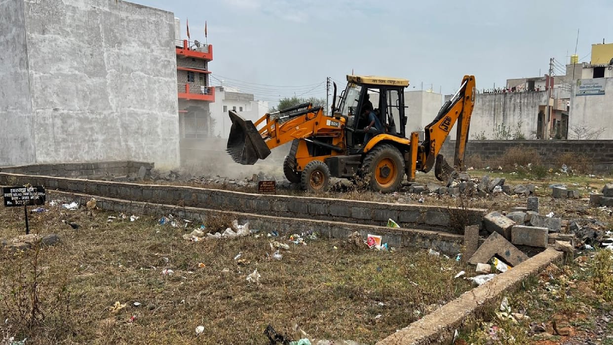 Raipur: District administration action on illegal plotting