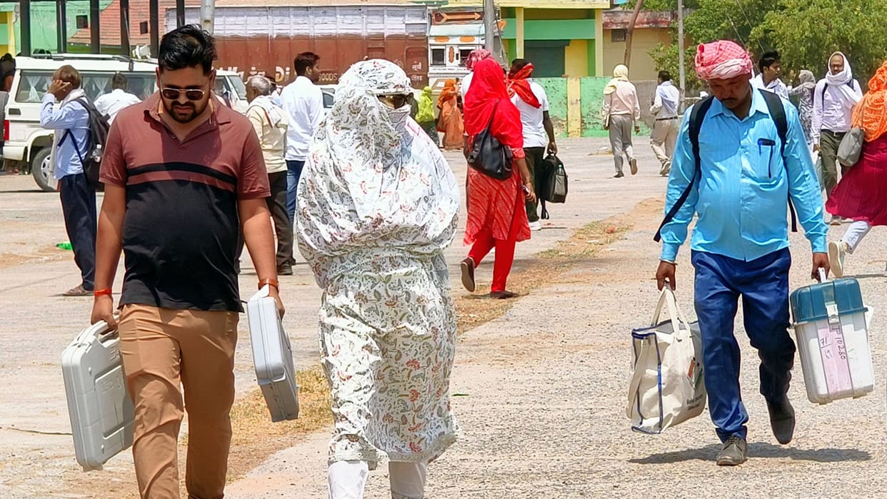 Kaushambi Loksabha Election: 1277 polling parties from Mandi Committee reached the booths, voting amid tight s