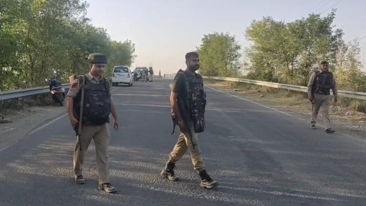 Three Suspected Terrorists Seen In Army Uniform In Pathankot – Amar Ujala Hindi News Live