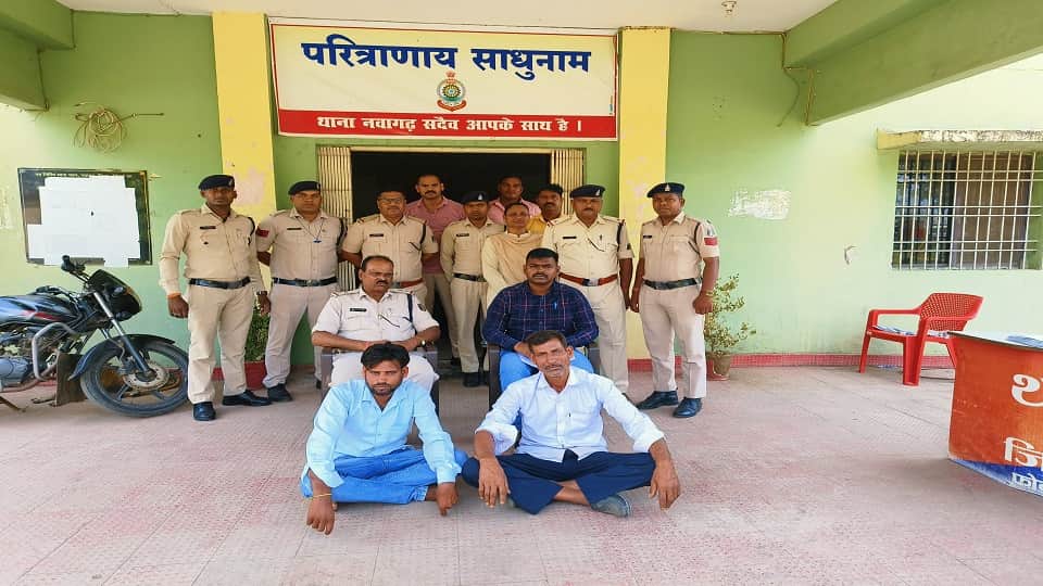 पुलिस की गिरफ्त में आरोपी