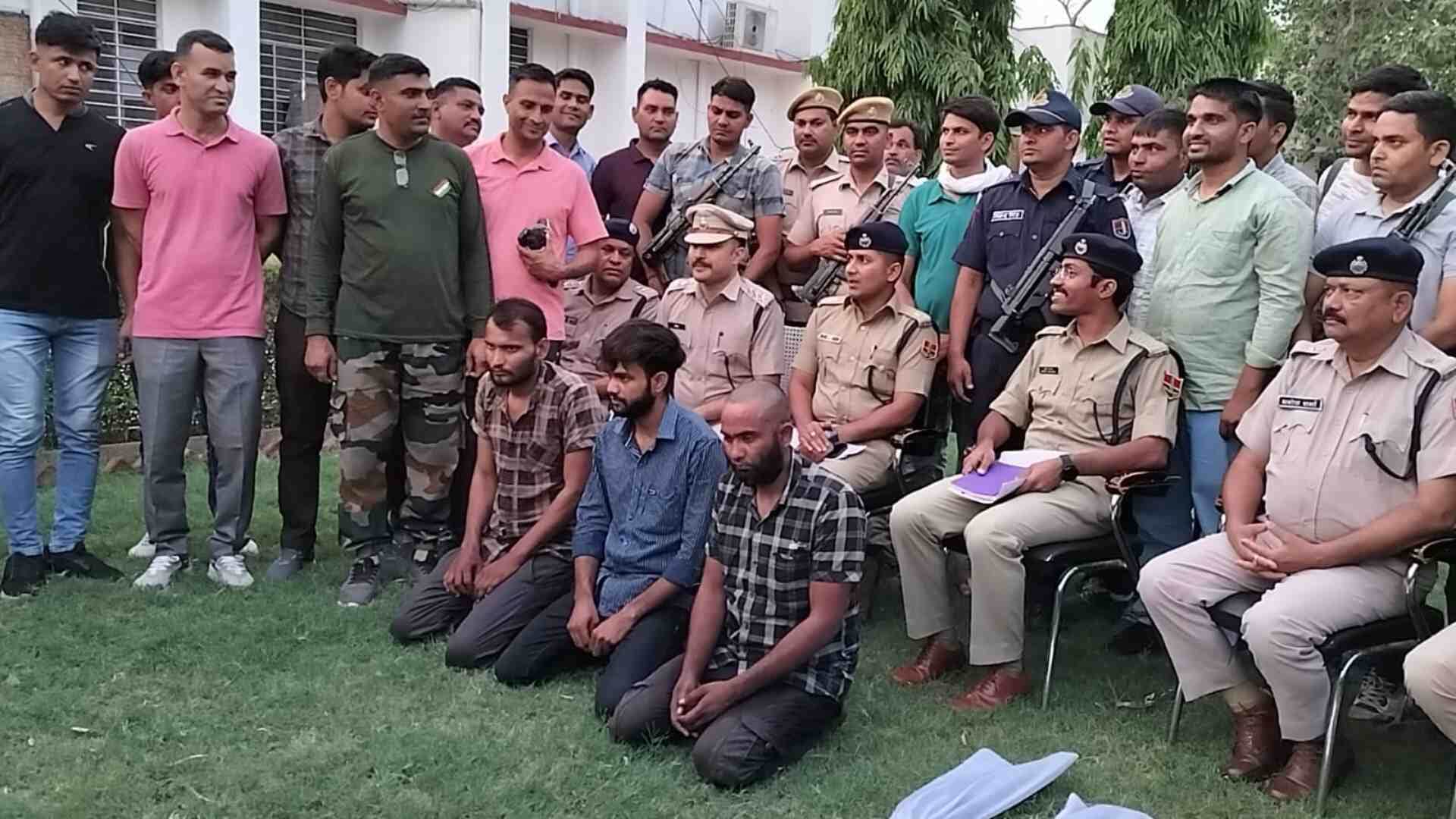 पुलिस की गिरफ्त में लुक्का की गैंग।