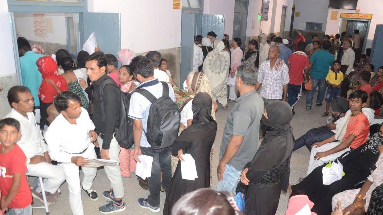 vomiting, diarrhea and dehydration patients increased in Bareilly District Hospital