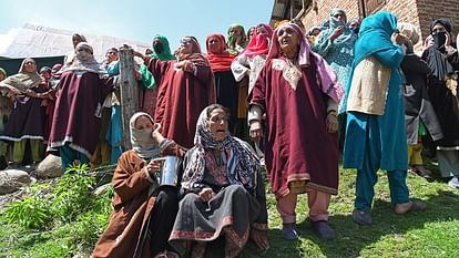 shopian BJP leader Ajaz Ahmed sheikh killed by terrorist laid to rest political parties condemned killing