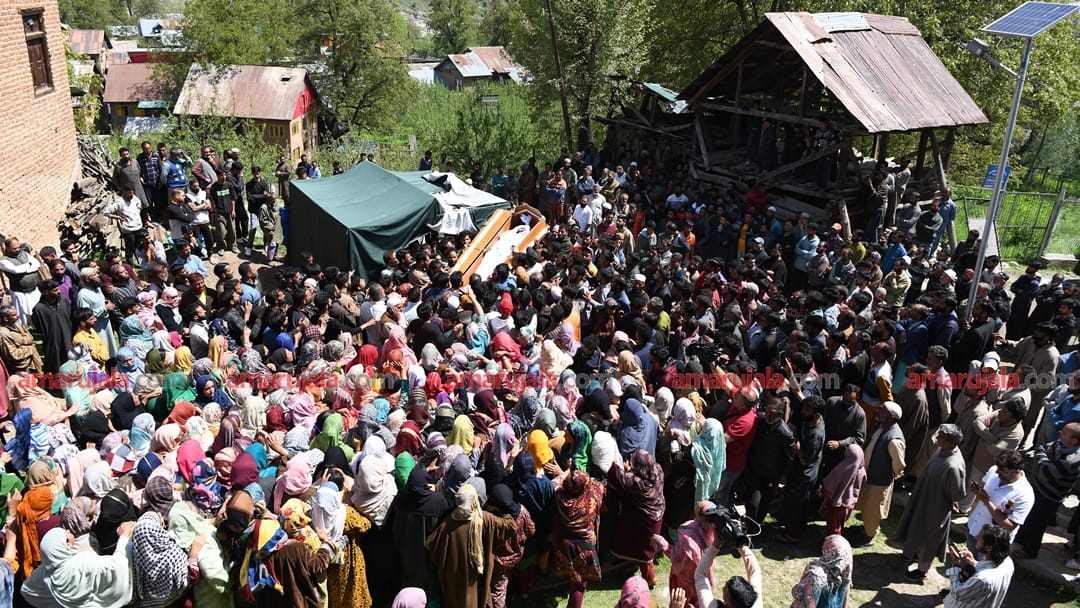 shopian BJP leader Ajaz Ahmed sheikh killed by terrorist laid to rest political parties condemned killing