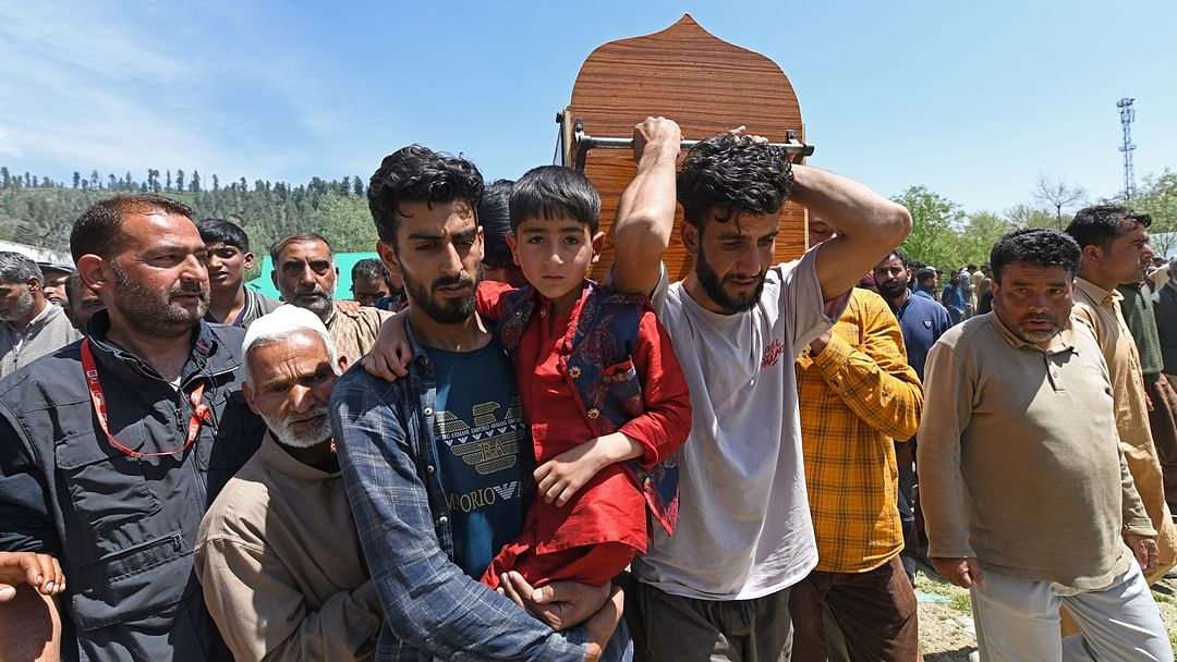 shopian BJP leader Ajaz Ahmed sheikh killed by terrorist laid to rest political parties condemned killing