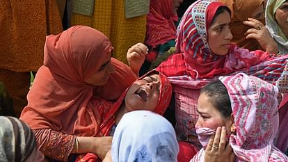 shopian BJP leader Ajaz Ahmed sheikh killed by terrorist laid to rest political parties condemned killing