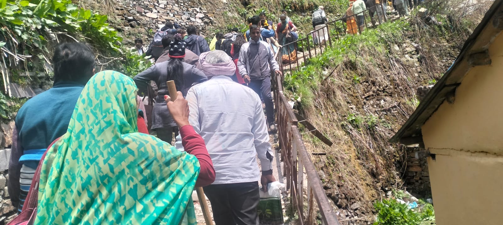 Chardham Yatra 2024 Huge Crowd of devotees is increasing every day see pictures