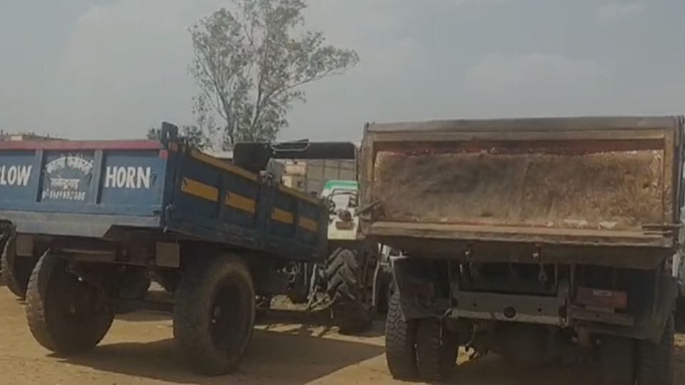Mineral Department caught 10 vehicles doing illegal transportation in Manendragarh Chirmiri Bharatpur