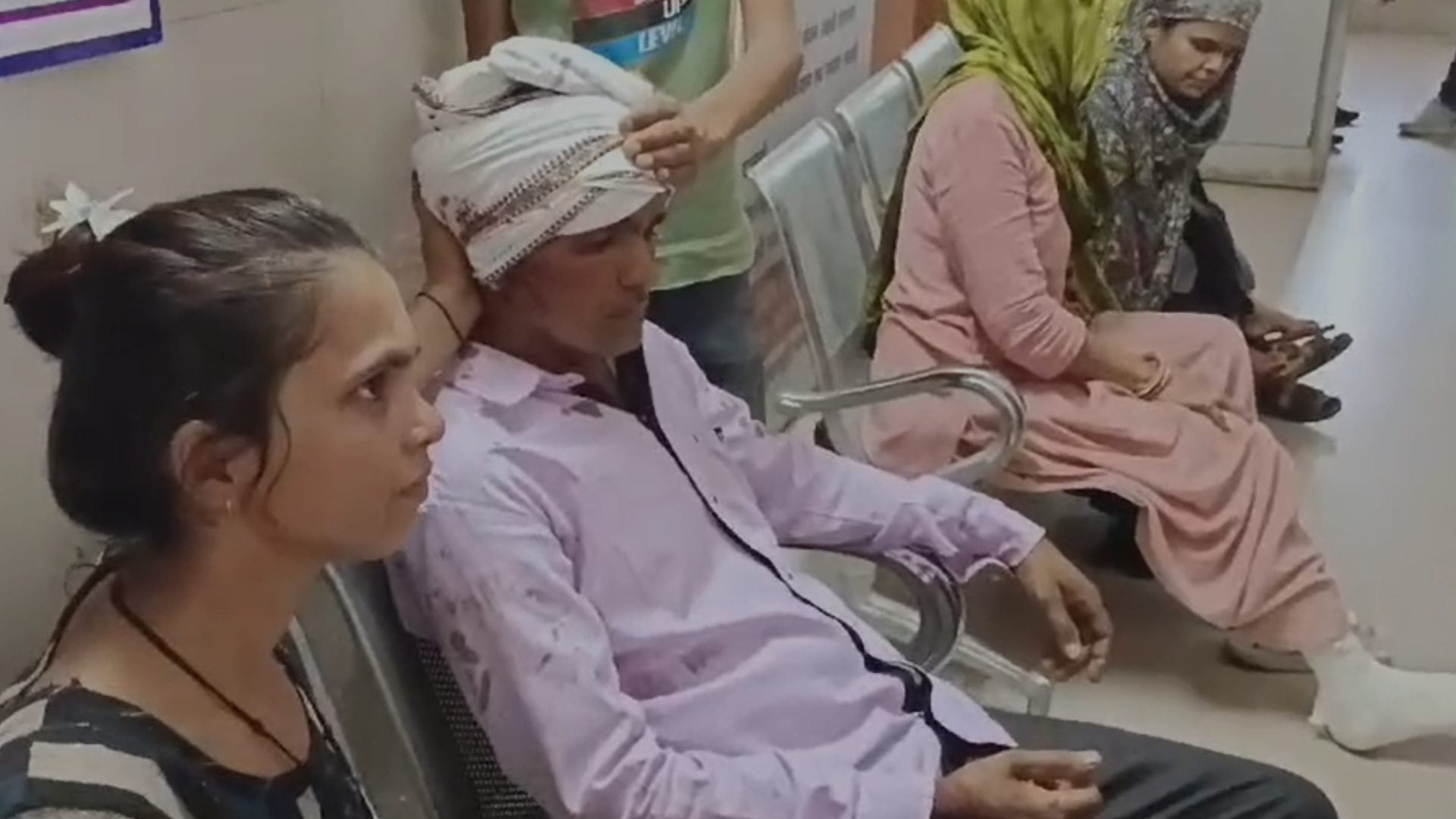 एसडीएम की चार पहिया गाड़ी ने बाइक में मारी टक्कर