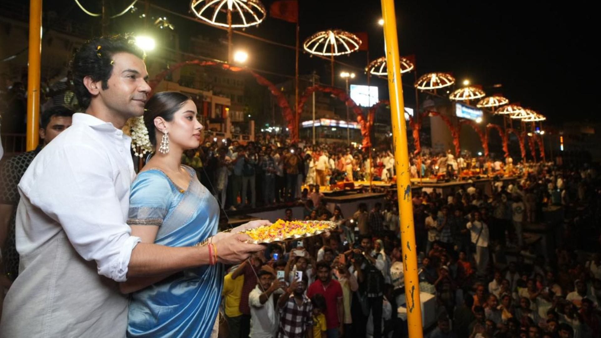 Mr. & Mrs. Mahi Film stars Rajkumar Rao and Janhvi Kapoor reached Kashi