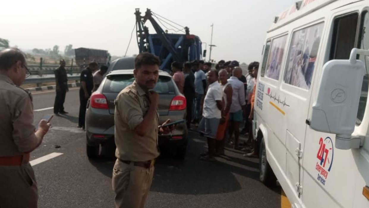 Major accident on Purvanchal Expressway Youth died after car overturns in Mau